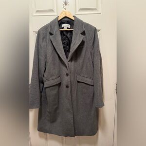 Liz Claiborne Gray Trench Coat with Notched Lapels and Mid-Thigh Length